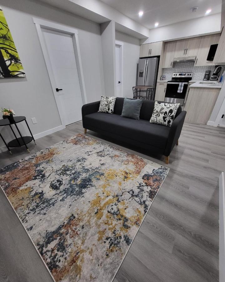 Luxury Suite In Calgary Nw Εξωτερικό φωτογραφία