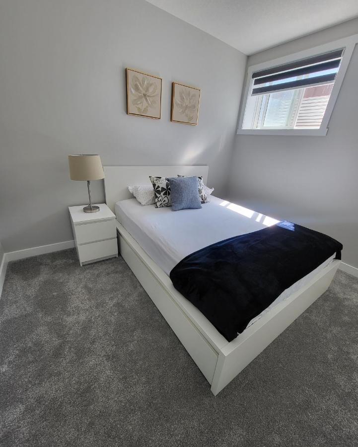 Luxury Suite In Calgary Nw Εξωτερικό φωτογραφία