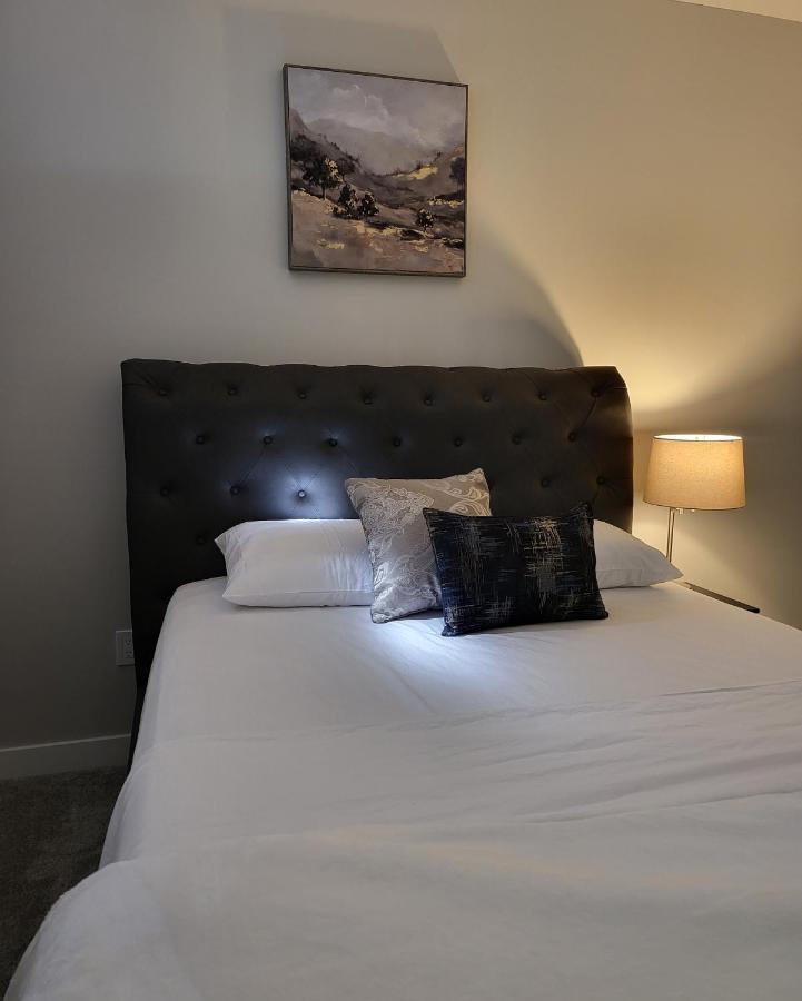 Luxury Suite In Calgary Nw Εξωτερικό φωτογραφία