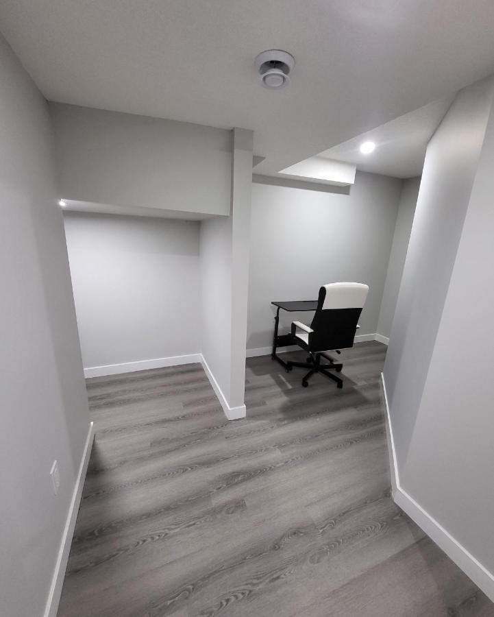 Luxury Suite In Calgary Nw Εξωτερικό φωτογραφία