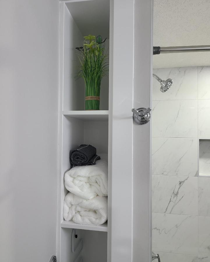 Luxury Suite In Calgary Nw Εξωτερικό φωτογραφία