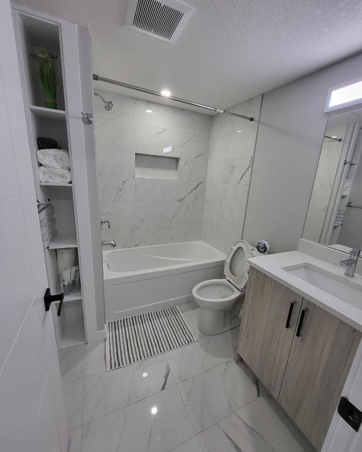 Luxury Suite In Calgary Nw Εξωτερικό φωτογραφία