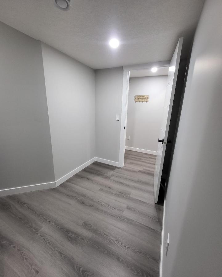 Luxury Suite In Calgary Nw Εξωτερικό φωτογραφία