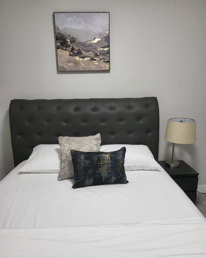 Luxury Suite In Calgary Nw Εξωτερικό φωτογραφία