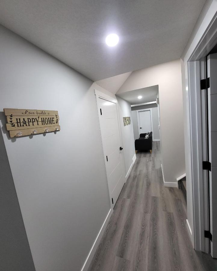 Luxury Suite In Calgary Nw Εξωτερικό φωτογραφία