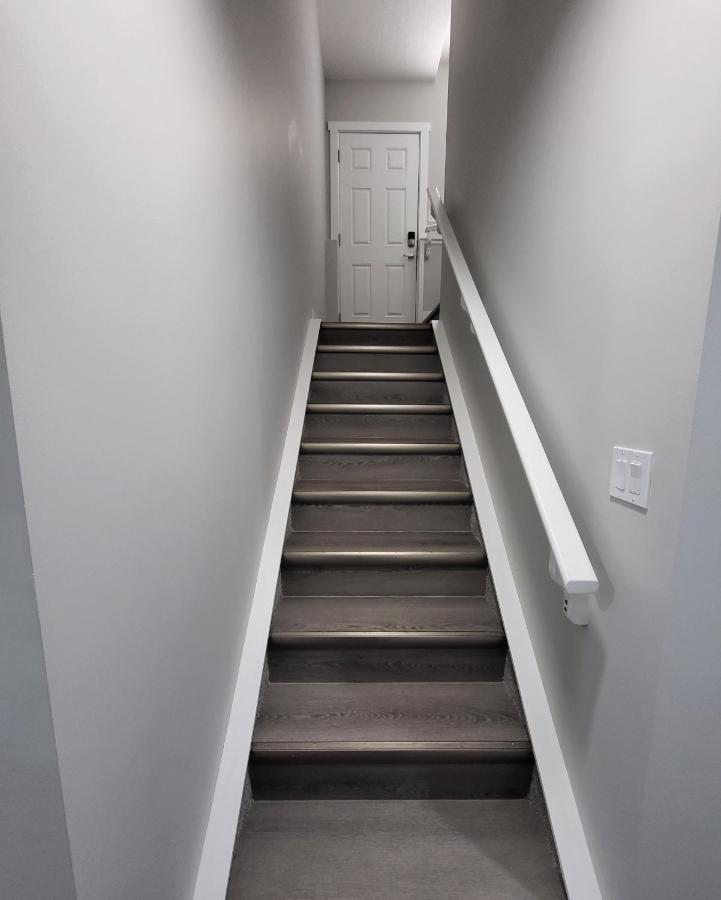 Luxury Suite In Calgary Nw Εξωτερικό φωτογραφία