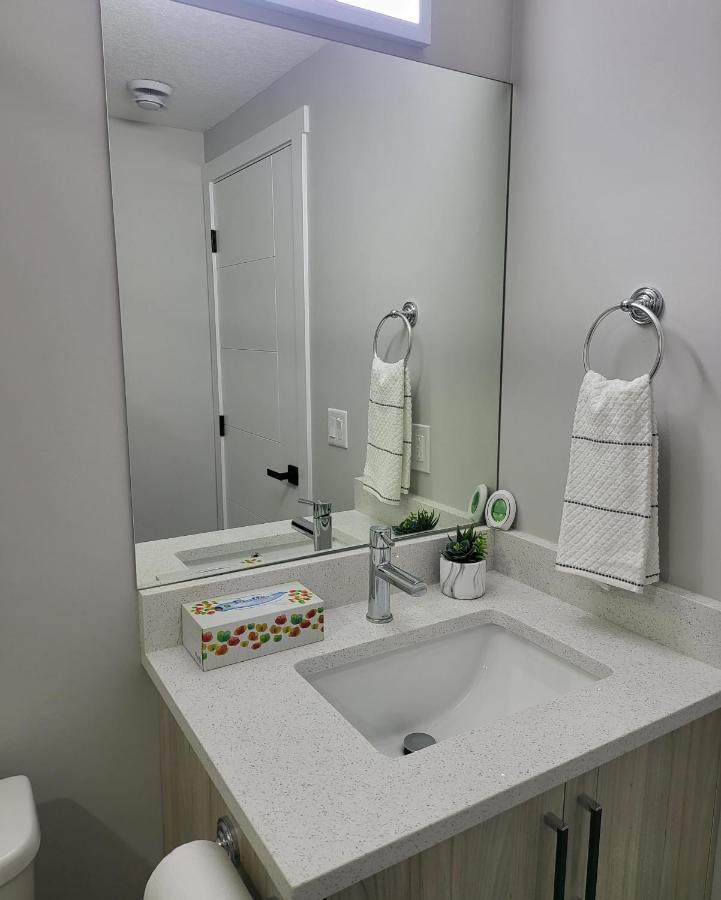 Luxury Suite In Calgary Nw Εξωτερικό φωτογραφία