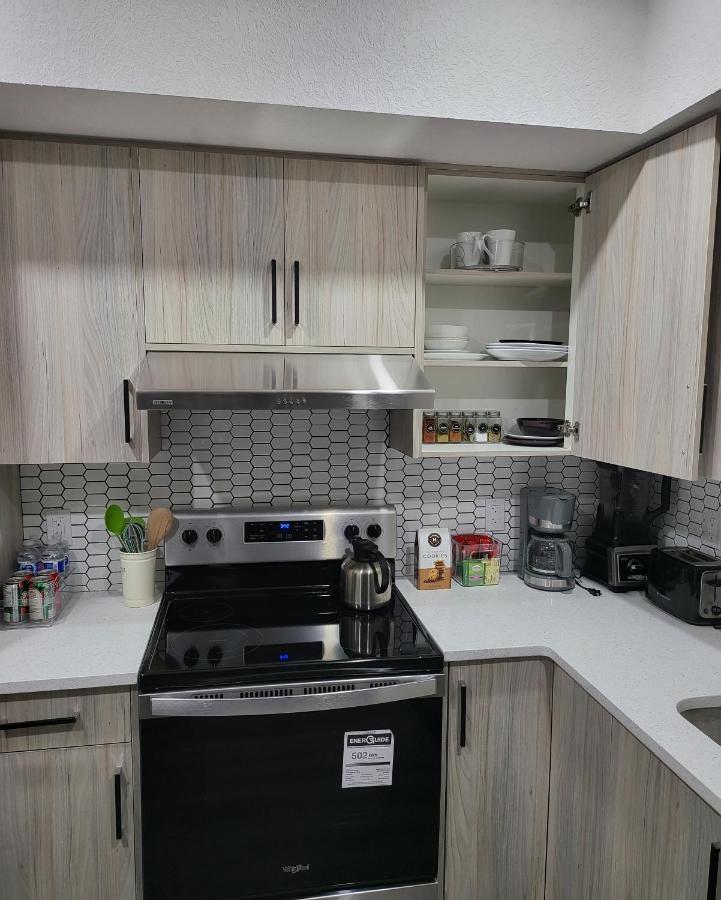 Luxury Suite In Calgary Nw Εξωτερικό φωτογραφία