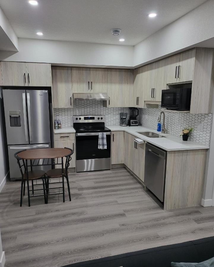 Luxury Suite In Calgary Nw Εξωτερικό φωτογραφία